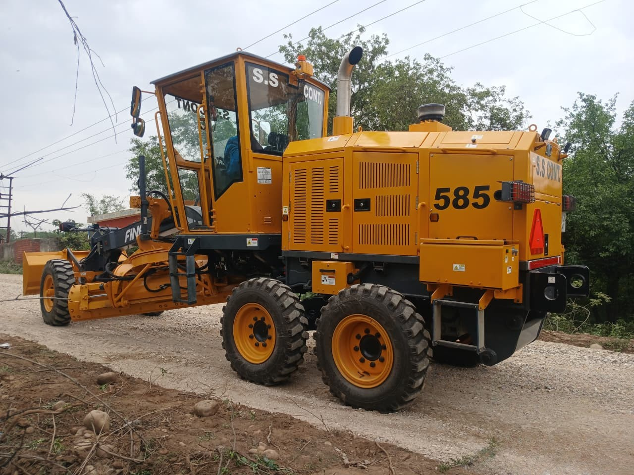 Fine HD 585 Motor Grader – Reliable Grading Performance for Road & Site Projects - Image 3
