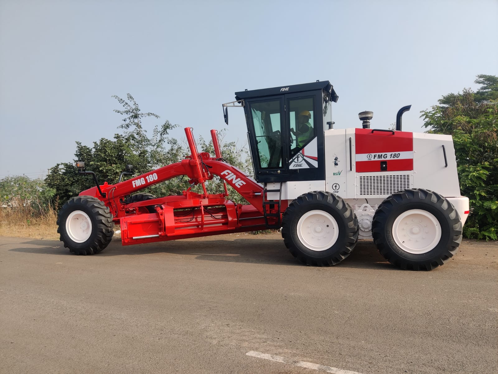 Fine FMG 180 Motor Grader – Heavy-Duty Grading with Superior Control - Image 7